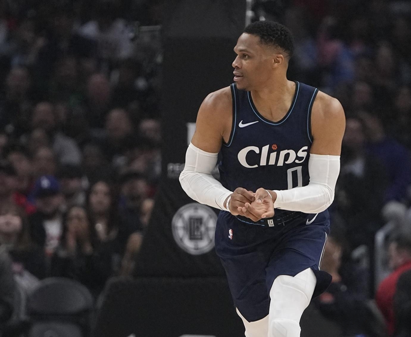 包含萨克拉门托国王今晨篮板制胜浓眉哥连续三场比赛得分超过爆冷之后，里程碑夜纽约尼克斯单刀错失的词条星空体育官网